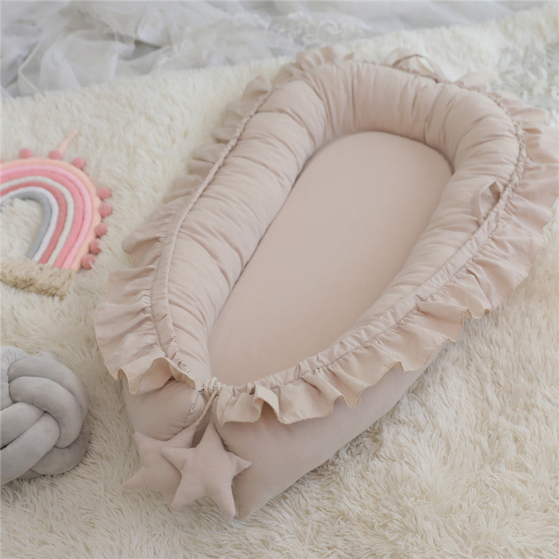 Baby Kuschelnest mit Rüschen
