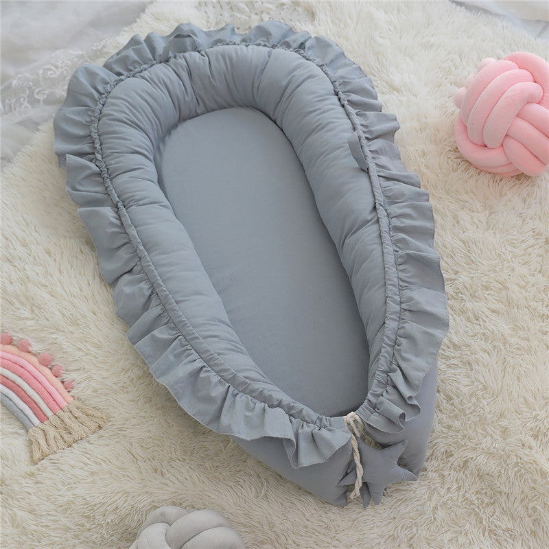 Baby Kuschelnest mit Rüschen